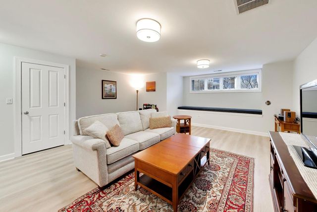 207 S Evergreen Avenue, Arlington Heights, IL 60005