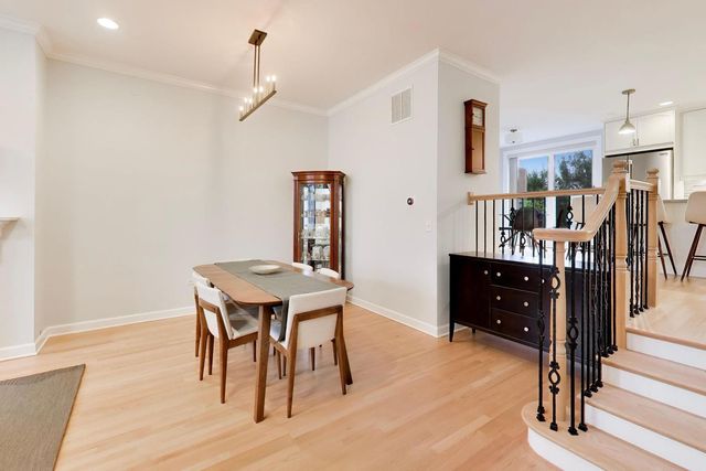 207 S Evergreen Avenue, Arlington Heights, IL 60005