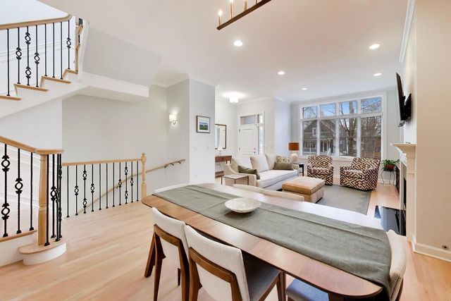 207 S Evergreen Avenue, Arlington Heights, IL 60005