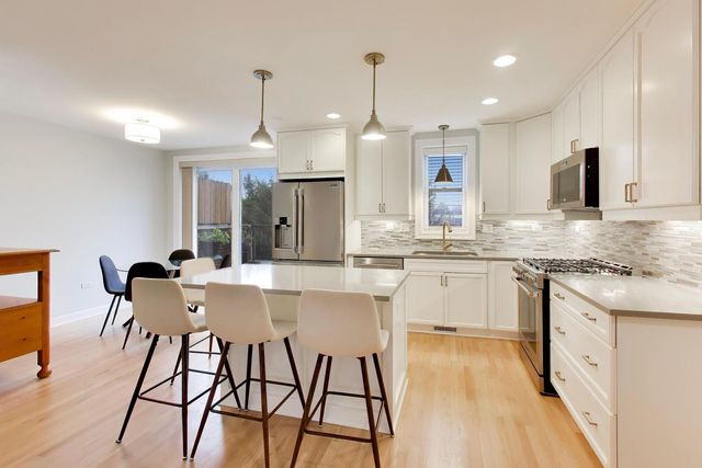 207 S Evergreen Avenue, Arlington Heights, IL 60005