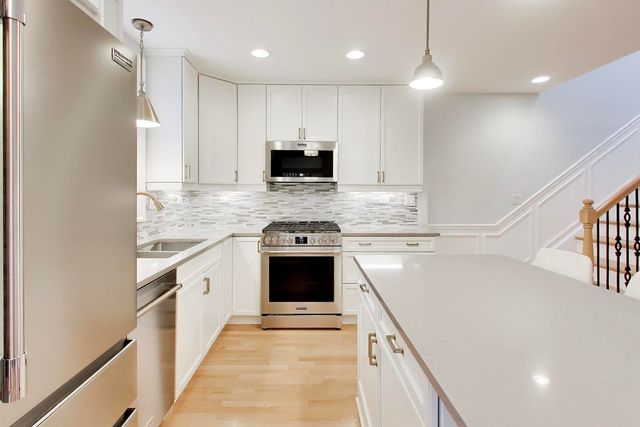 207 S Evergreen Avenue, Arlington Heights, IL 60005