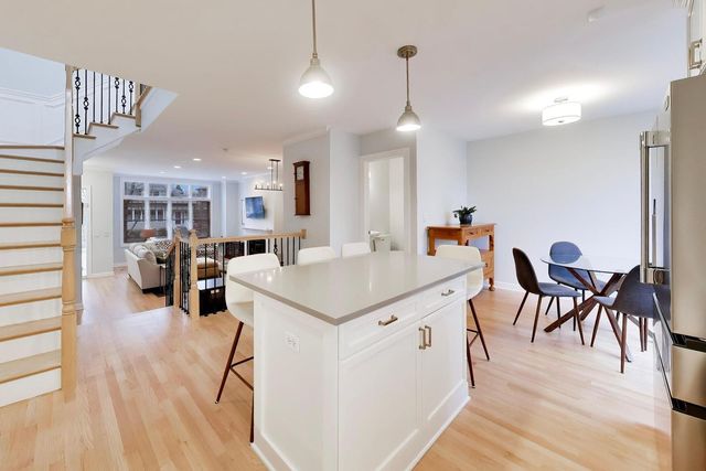 207 S Evergreen Avenue, Arlington Heights, IL 60005