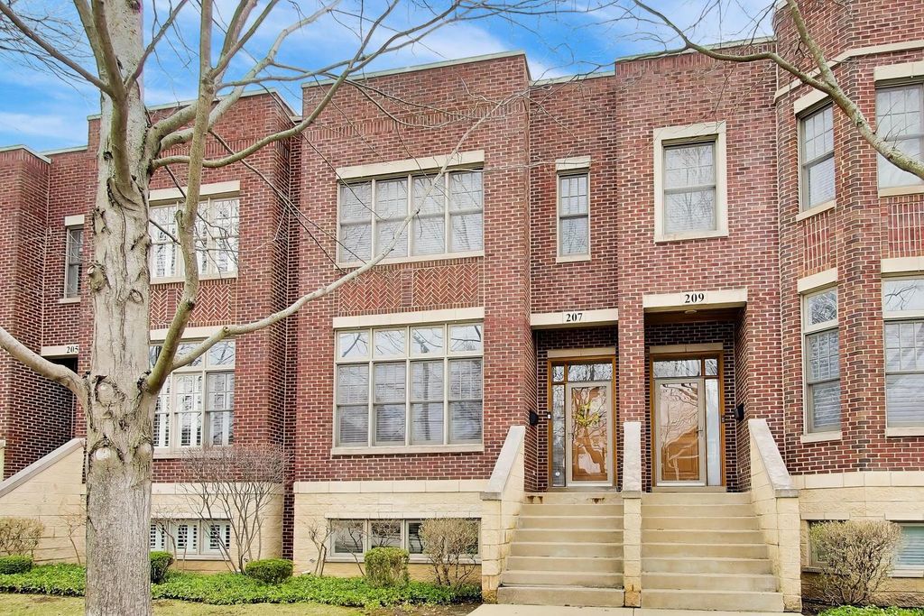 207 S Evergreen Avenue, Arlington Heights, IL 60005