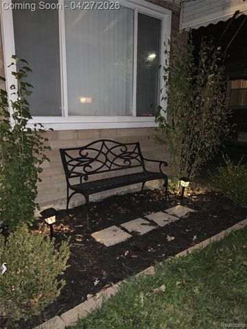 16735 Lincoln Avenue, Eastpointe, MI 48021