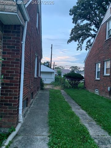 16735 Lincoln Avenue, Eastpointe, MI 48021
