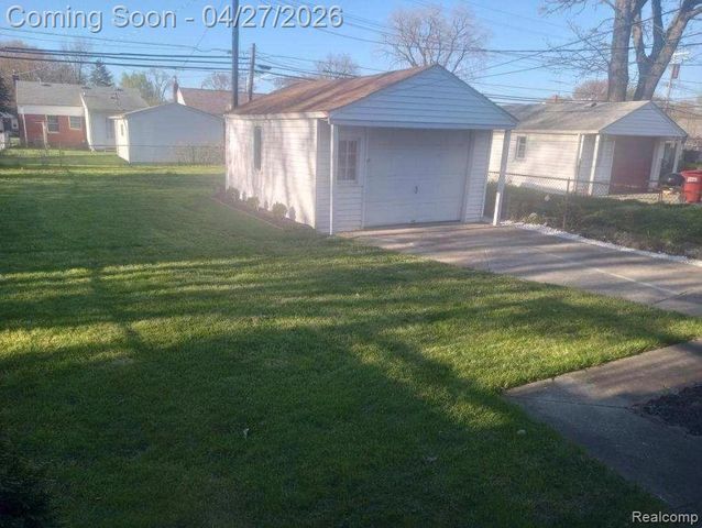 16735 Lincoln Avenue, Eastpointe, MI 48021