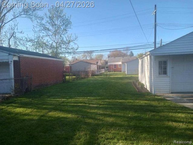 16735 Lincoln Avenue, Eastpointe, MI 48021
