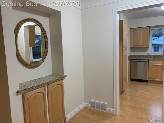 16735 Lincoln Avenue, Eastpointe, MI 48021