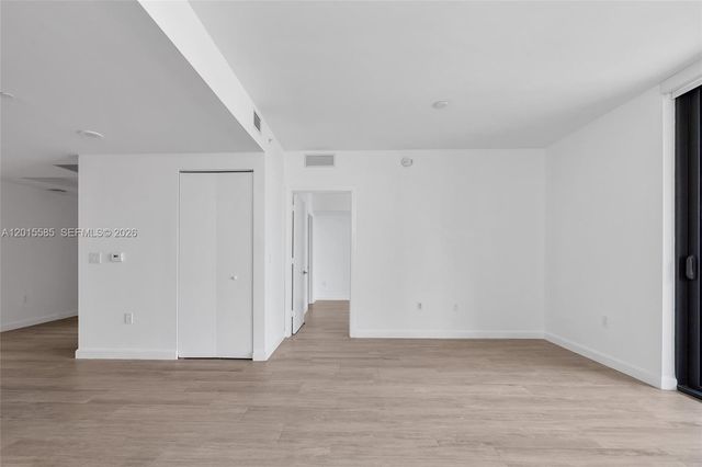 45 SW 9th St 3502, Miami, FL 33130