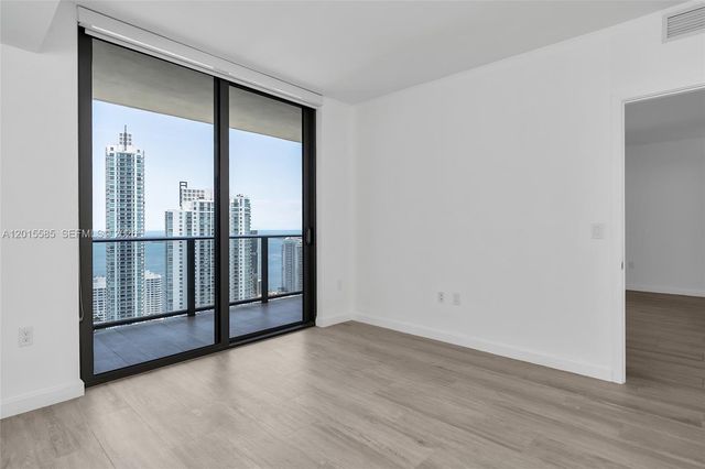 45 SW 9th St 3502, Miami, FL 33130
