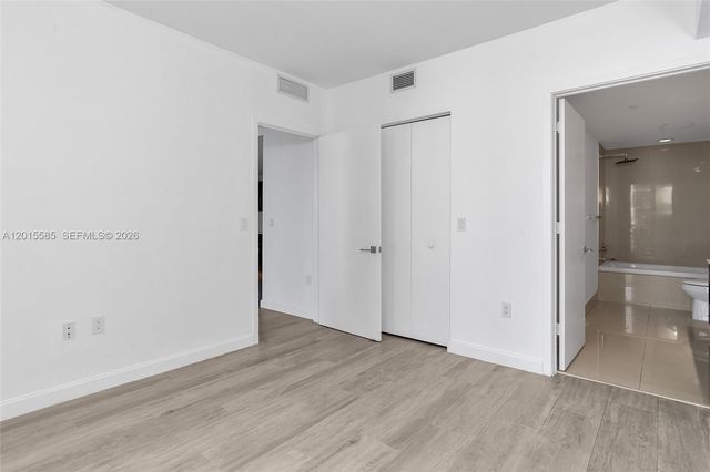 45 SW 9th St 3502, Miami, FL 33130