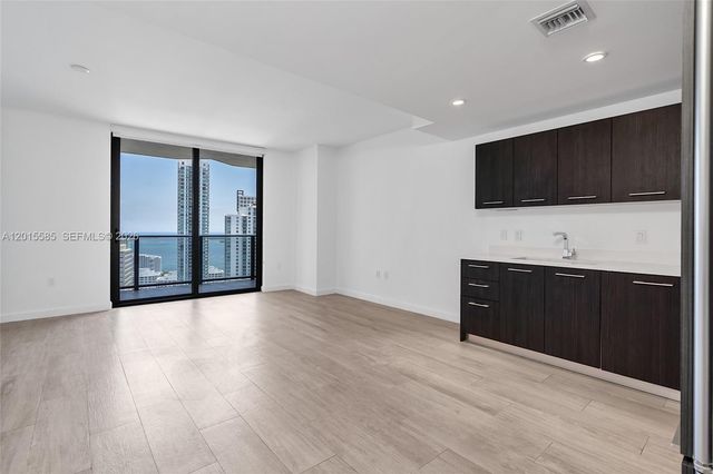 45 SW 9th St 3502, Miami, FL 33130