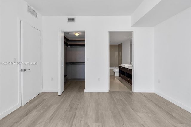 45 SW 9th St 3502, Miami, FL 33130