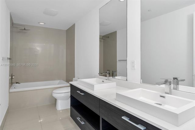 45 SW 9th St 3502, Miami, FL 33130