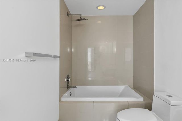 45 SW 9th St 3502, Miami, FL 33130
