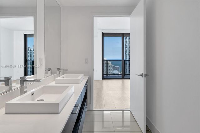 45 SW 9th St 3502, Miami, FL 33130