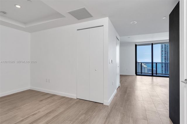 45 SW 9th St 3502, Miami, FL 33130