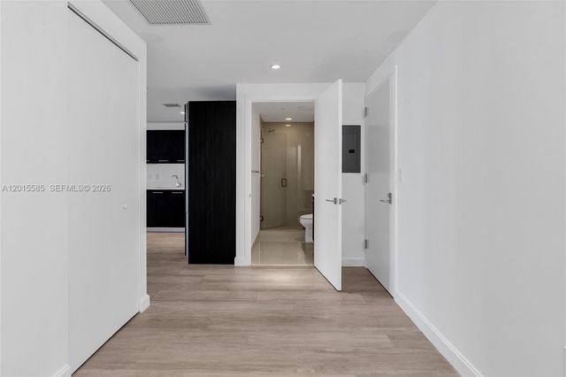 45 SW 9th St 3502, Miami, FL 33130