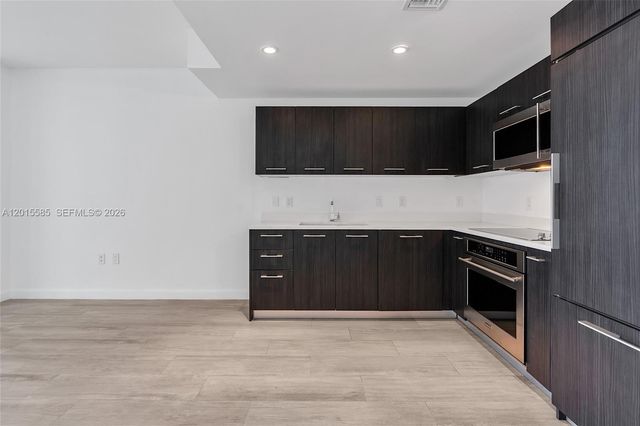 45 SW 9th St 3502, Miami, FL 33130