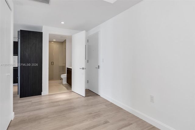 45 SW 9th St 3502, Miami, FL 33130
