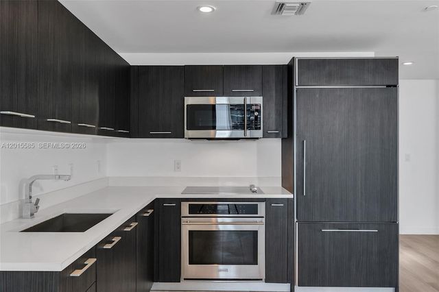 45 SW 9th St 3502, Miami, FL 33130