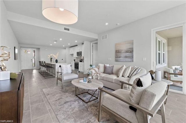 4676 Arboretum CIR 102, Naples, FL 34114