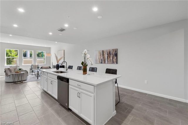 4676 Arboretum CIR 102, Naples, FL 34114