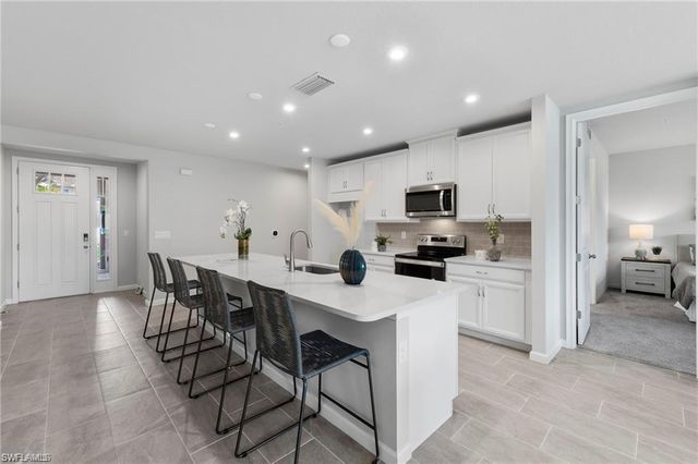 4676 Arboretum CIR 102, Naples, FL 34114