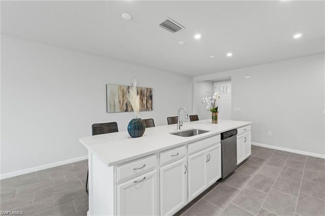 4676 Arboretum CIR 102, Naples, FL 34114