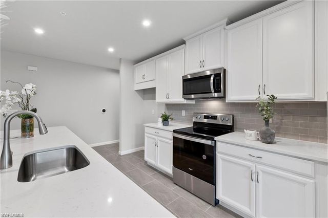 4676 Arboretum CIR 102, Naples, FL 34114