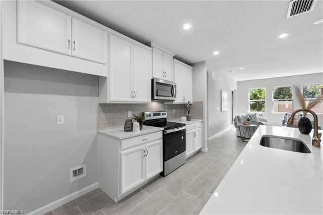 4676 Arboretum CIR 102, Naples, FL 34114