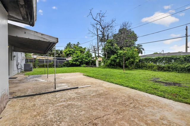 19320 NW 6TH Court, Miami Gardens, FL 33169