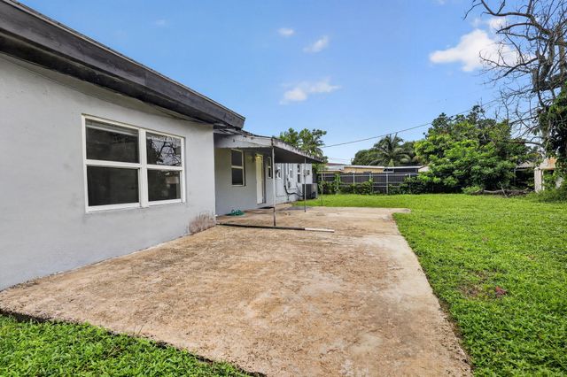 19320 NW 6TH Court, Miami Gardens, FL 33169