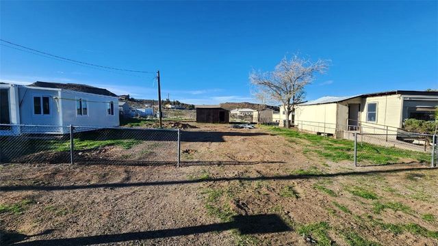 421 E Beverly Avenue, Kingman, AZ 86409