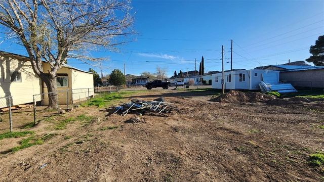 421 E Beverly Avenue, Kingman, AZ 86409