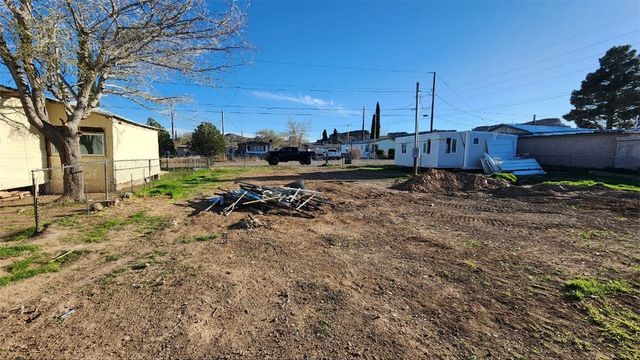 421 E Beverly Avenue, Kingman, AZ 86409