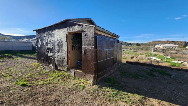 421 E Beverly Avenue, Kingman, AZ 86409