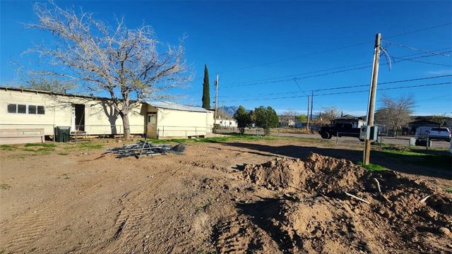 421 E Beverly Avenue, Kingman, AZ 86409