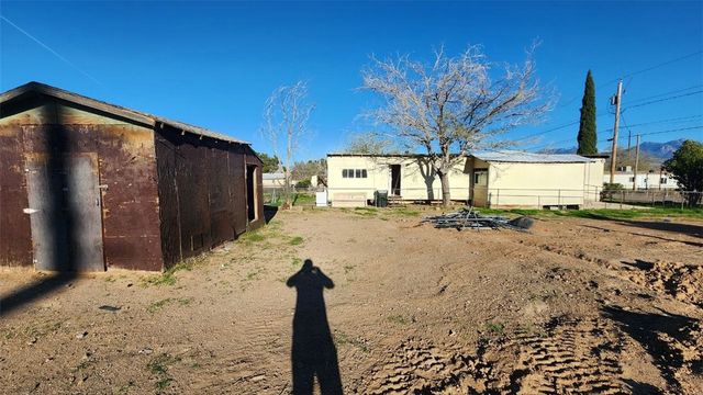 421 E Beverly Avenue, Kingman, AZ 86409