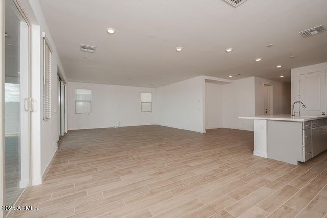 40218 N Alegre Drive, San Tan Valley, AZ 85140