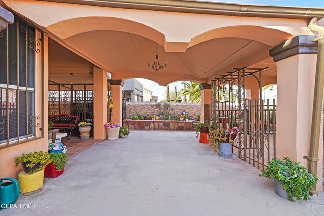 444 ghost flower Street, Horizon City, TX 79928