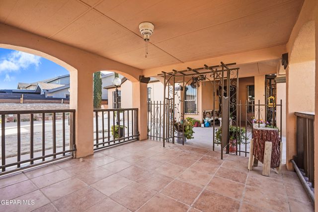 444 ghost flower Street, Horizon City, TX 79928