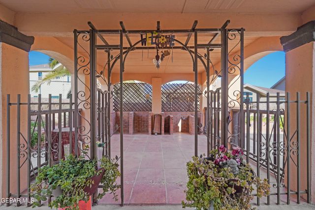 444 ghost flower Street, Horizon City, TX 79928