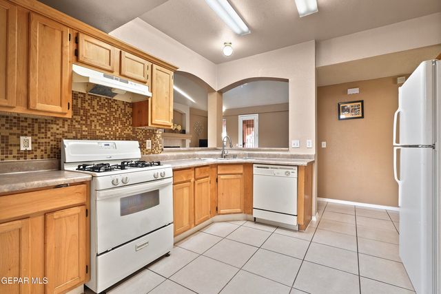 444 ghost flower Street, Horizon City, TX 79928