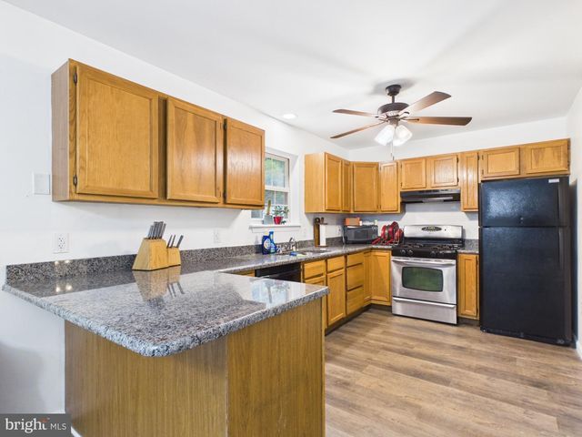 200 CANARY CIR, York, PA 17404