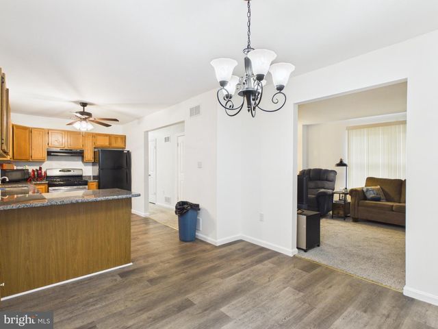 200 CANARY CIR, York, PA 17404