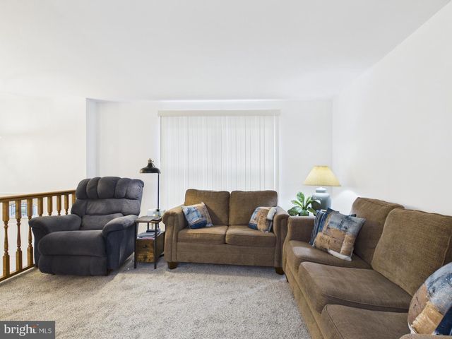 200 CANARY CIR, York, PA 17404