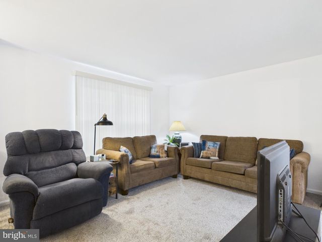 200 CANARY CIR, York, PA 17404