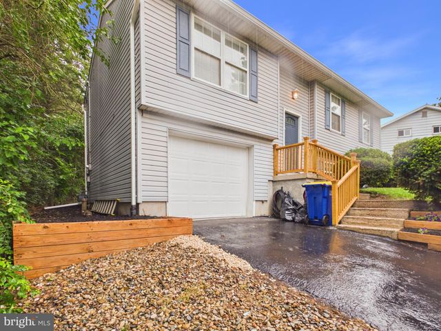 200 CANARY CIR, York, PA 17404