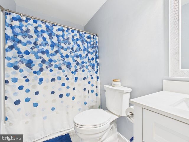 200 CANARY CIR, York, PA 17404